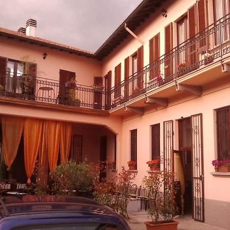 La Corte Del Poeta Hotel Buscate Esterno foto