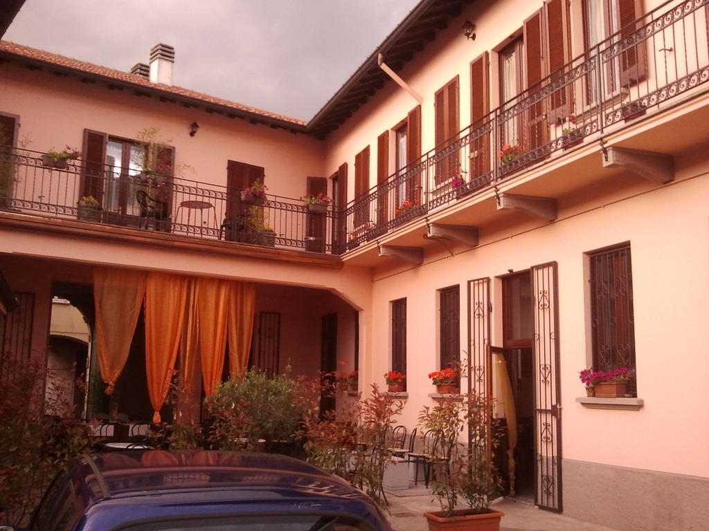 La Corte Del Poeta Hotel Buscate Esterno foto