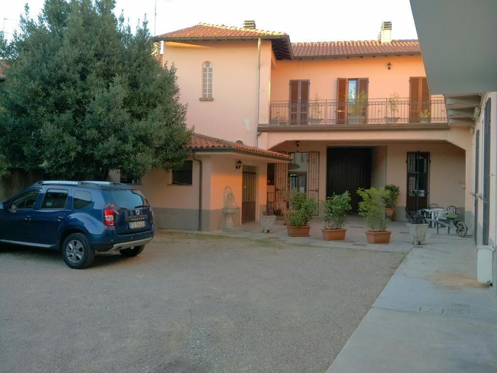 La Corte Del Poeta Hotel Buscate Esterno foto