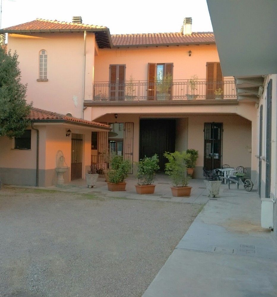 La Corte Del Poeta Hotel Buscate Esterno foto