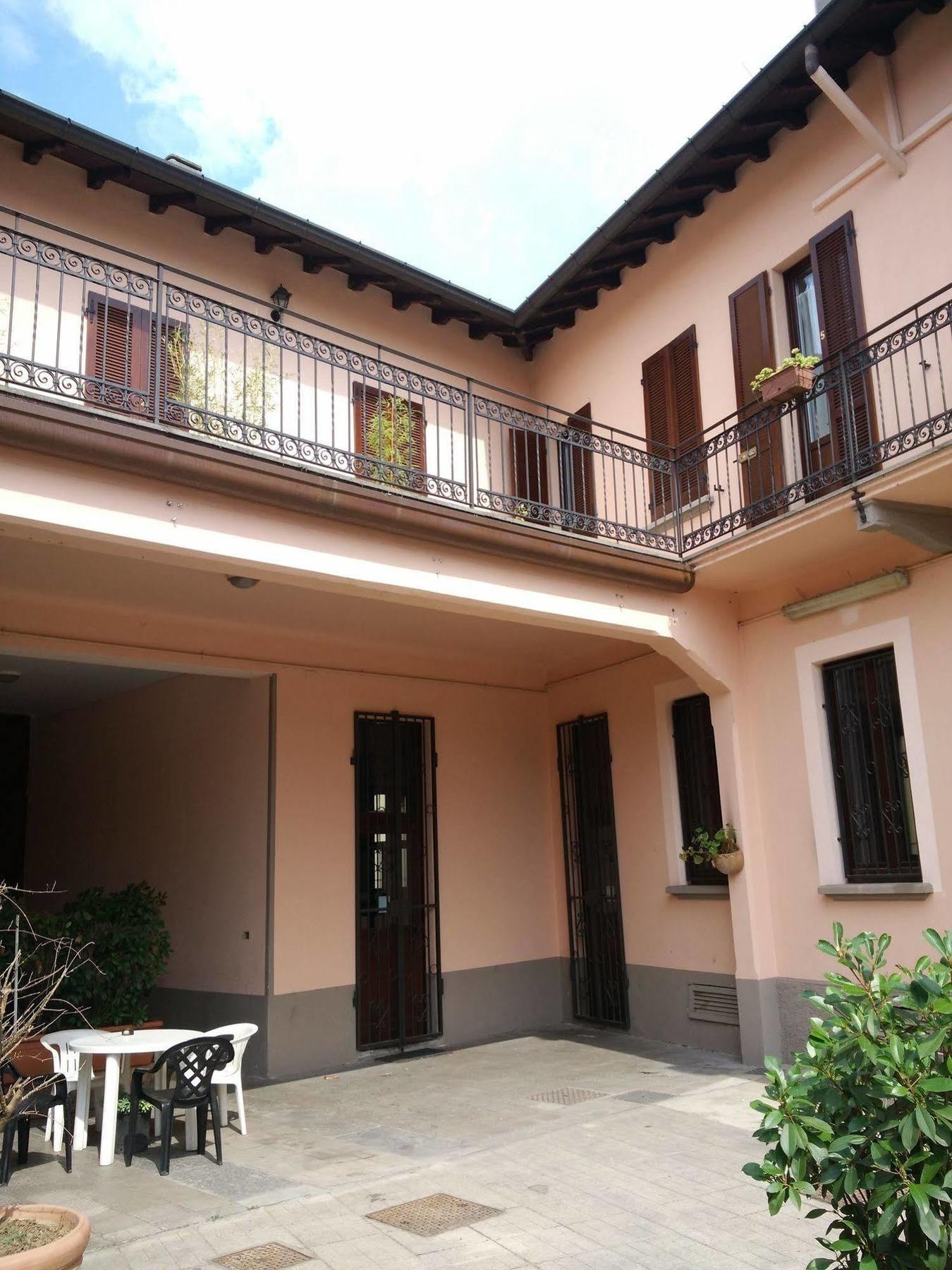La Corte Del Poeta Hotel Buscate Esterno foto