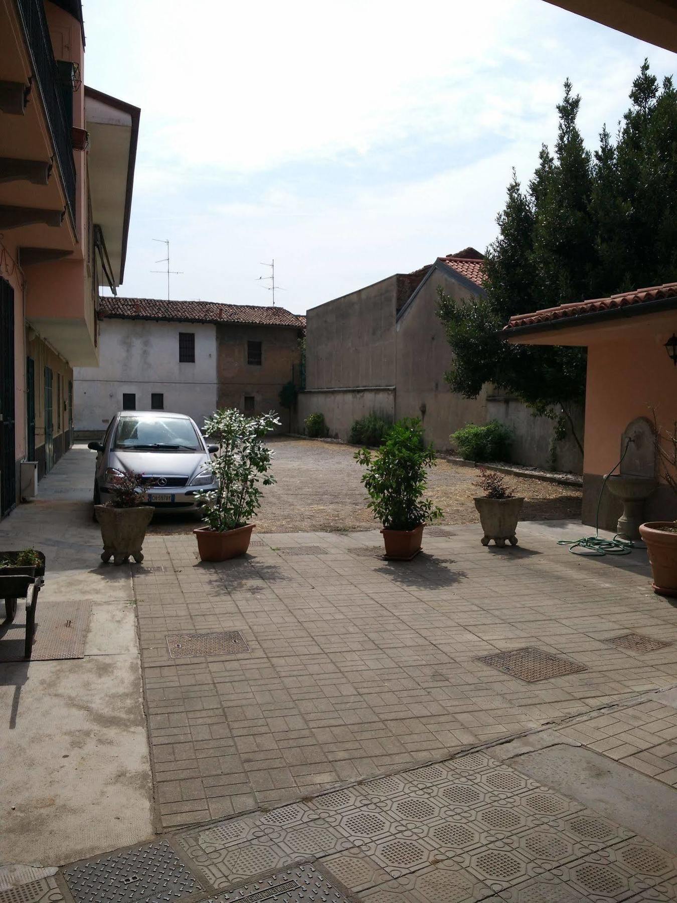 La Corte Del Poeta Hotel Buscate Esterno foto